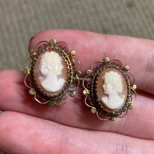 VINTAGE Cameo Screwback Non-Pierced Earrings